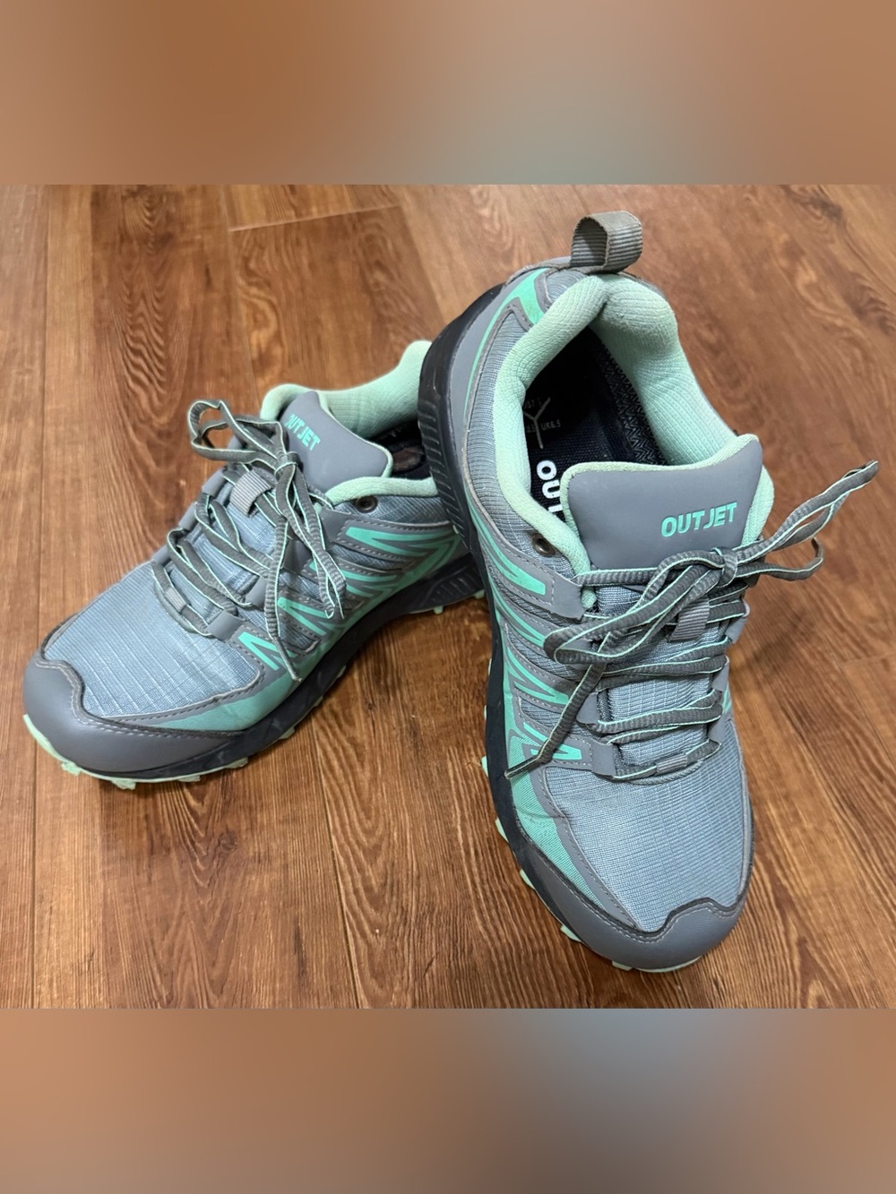 Women’s Outjet Waterproof Trail Hiking Shoes - Size 7.5